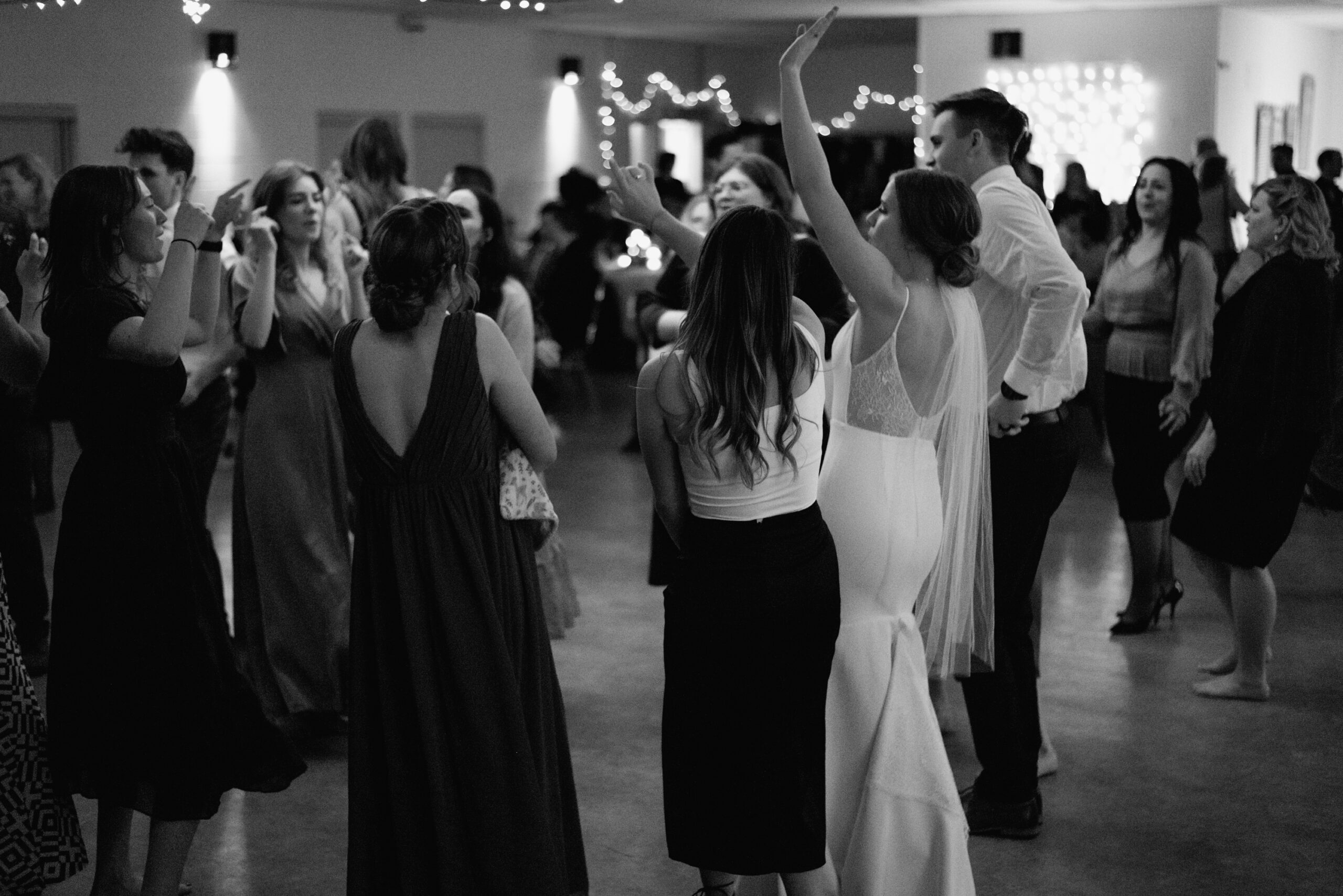 guests and bride dancing at a kelowna wedding