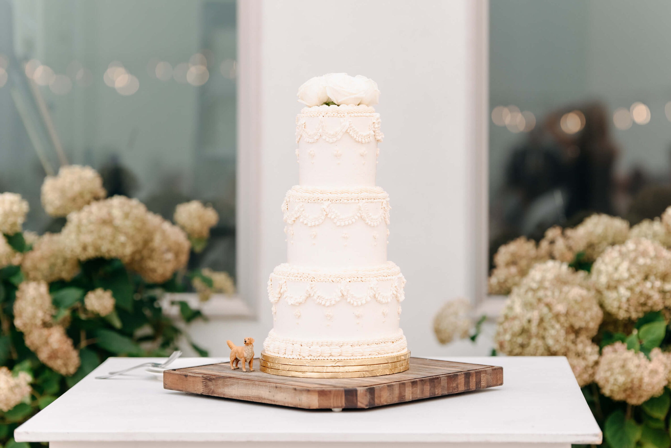 gorgeous white kelowna wedding cake